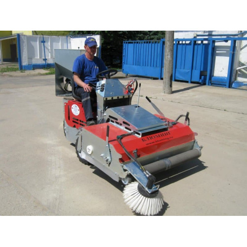 Самоходный подталкиватель-ворошитель корма БЛ-130ПВ