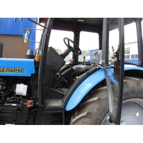 Трактор МТЗ БЕЛАРУС с низкопрофильной кабиной