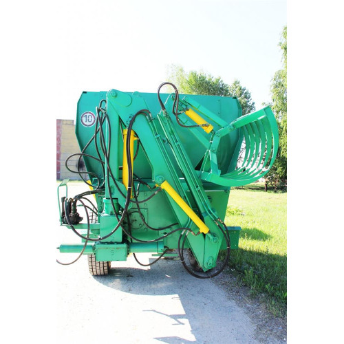 Кормораздатчик РСК-12-3 с грейферным погрузчиком