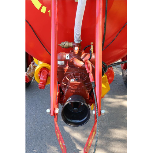 Машина для внесения жидких органических удобрений МЖТ-3